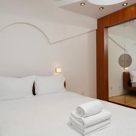 Pod Fortem Homely By Bookinghost Apartman