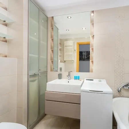 Pod Fortem Homely By Bookinghost Apartamento